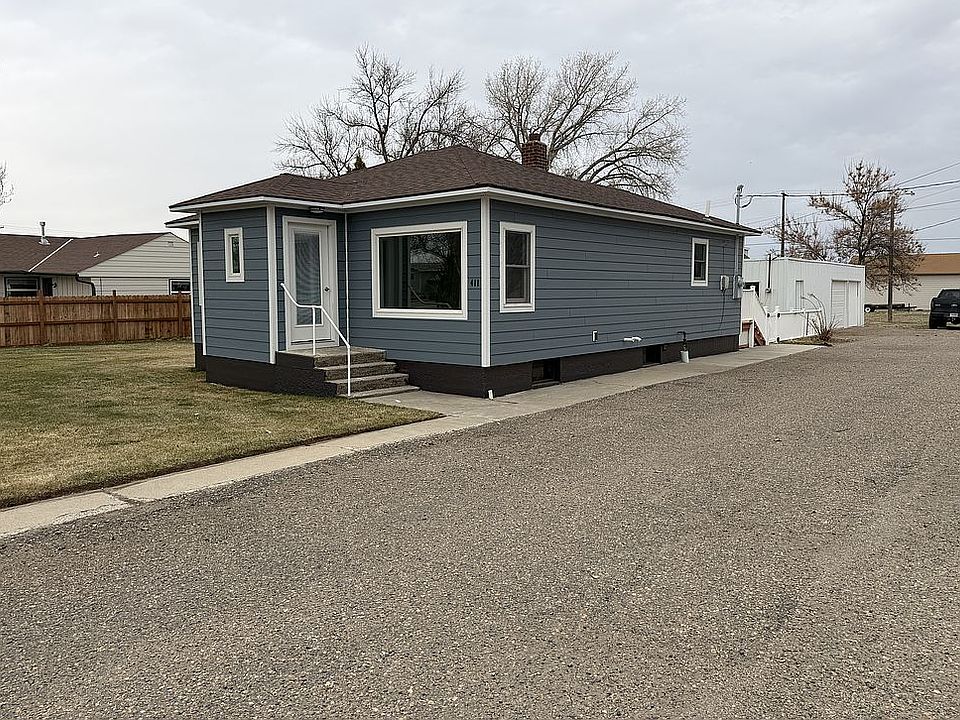 1st image of 411 1st St W