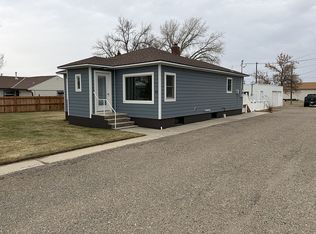 411 1st St W, Chester, MT 59522