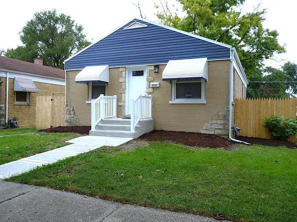 3121 Adams St, Bellwood, IL 60104