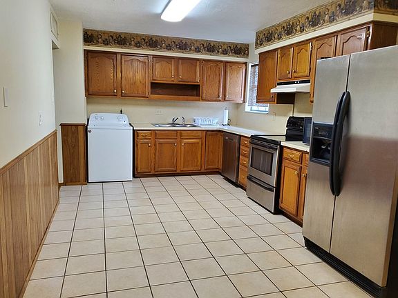 3rd image of 2767 Notre Dame Ave