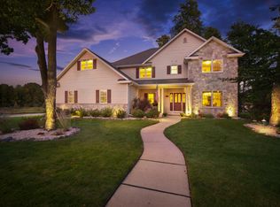 2727 Red Fox Ln, Manitowoc, WI 54220