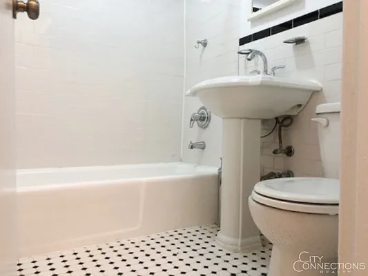 Rented by City Connections Realty | media 42