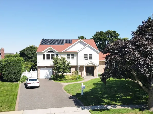 14 Suzanne Lane, Bethpage, NY 11714