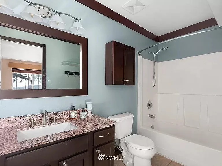 910 SW Regency Dr — Photo 30