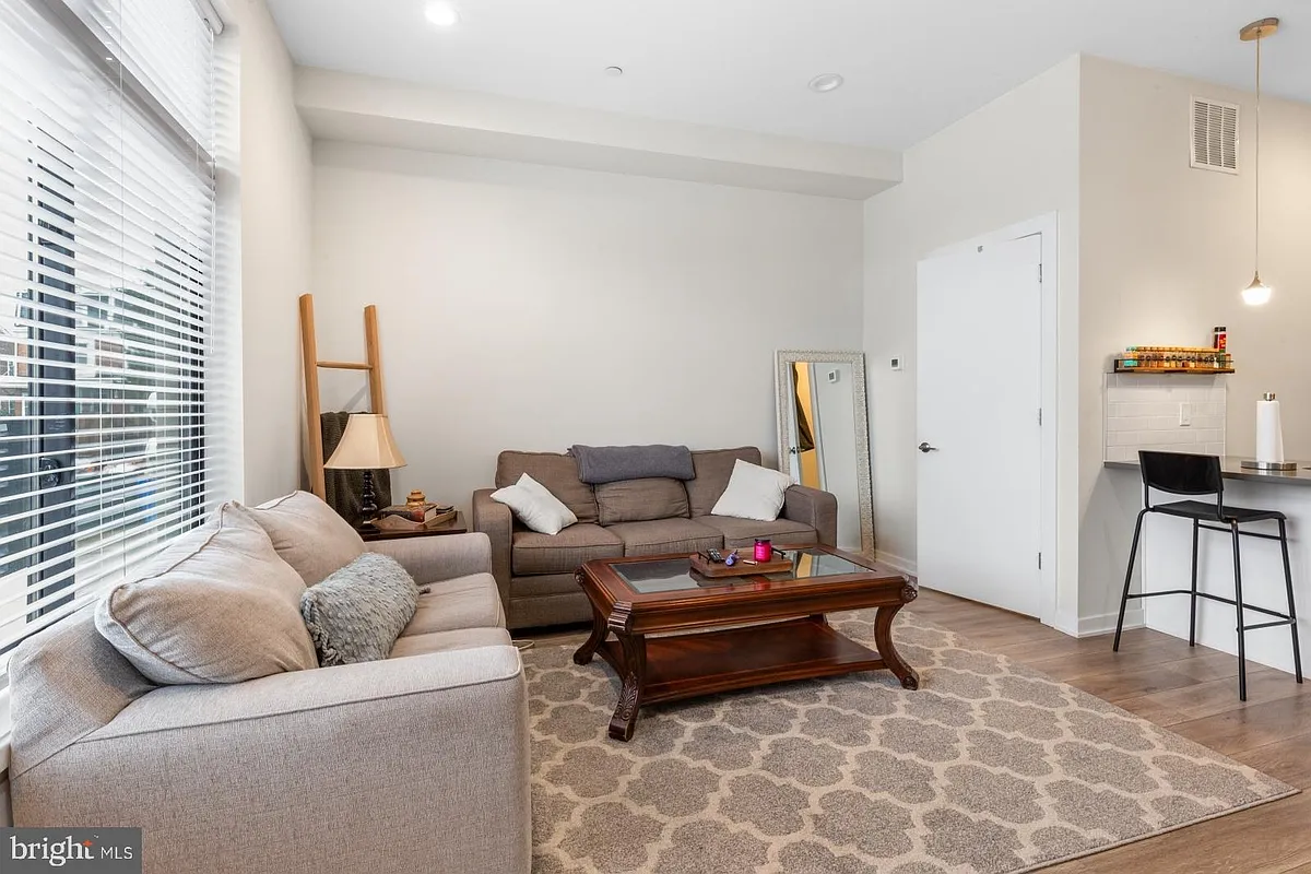 Building Photo - 362 Monastery Ave #1F