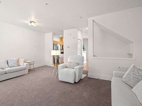 5th image of 818 NW 118th Ave APT 105
