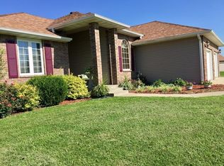 12335 E Outpost Cir, Nevada, MO 64772