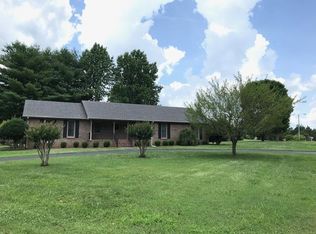 807 Fairway Dr, Fayetteville, TN 37334