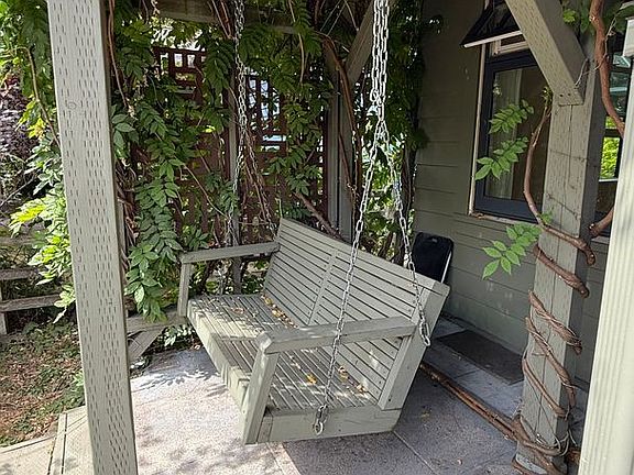 4th image of 3585 SE Caruthers St
