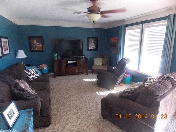 3rd image of 131 Green Willow Ln