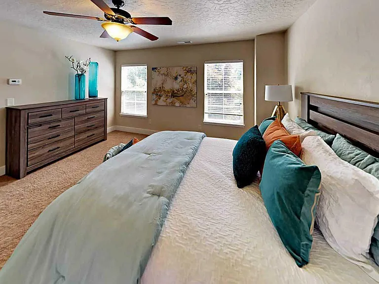 946 E Winding Creek Dr — Photo 14