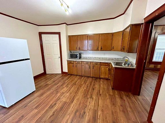 4th image of 102 Wildwood Pl #1
