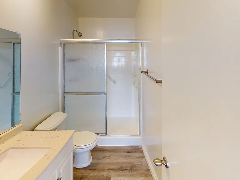 Gilmore Apts.. Beautiful Newly Remodeled Apartments...CALL NOW! — Photo 15