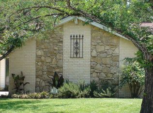 310 Somerset Cir, Bedford, TX 76022