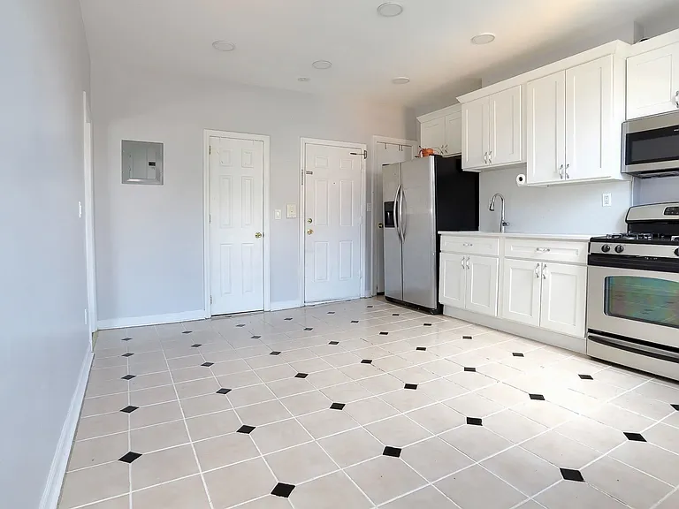 730 Bergen Ave #4 — Photo 7