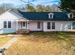 1604 4th St NE, Hickory, NC 28601