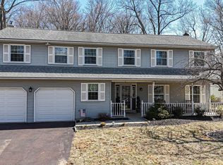 100 Hardwood Ct, Chalfont, PA 18914