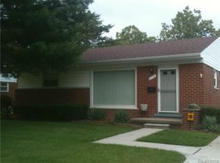 17170 Deering St, Livonia, MI 48152
