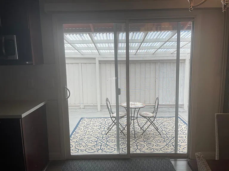 110 Gladys Ave #B — Photo 32