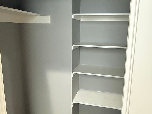 5th image of 216 Claret Dr