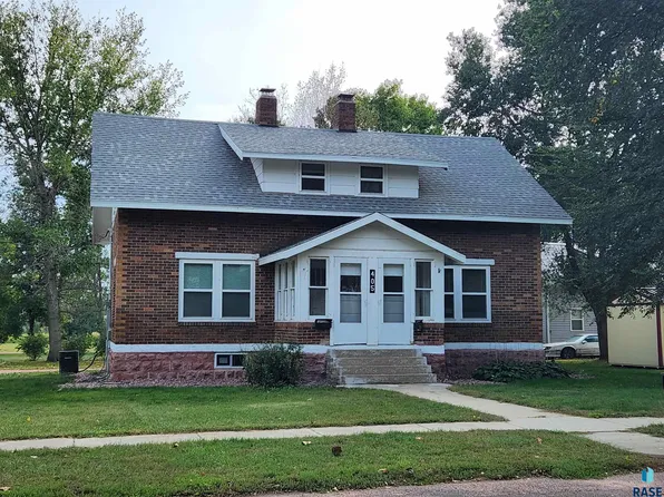 405 E 2nd St, Dell Rapids, SD 57022