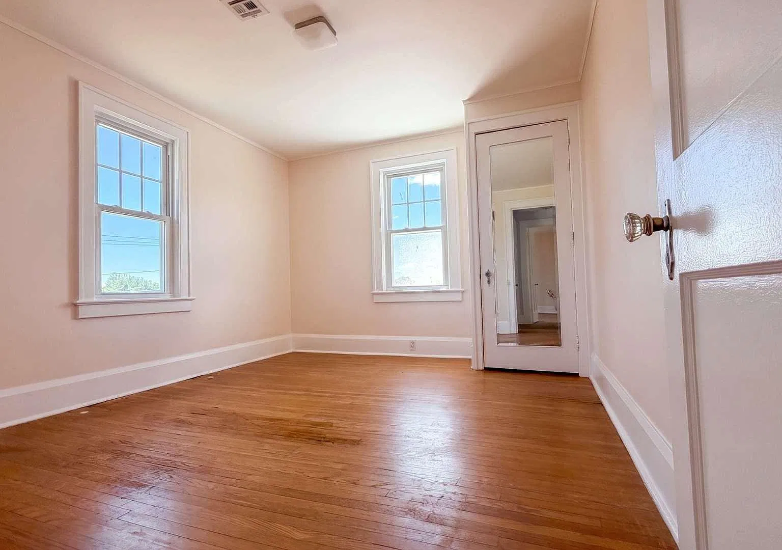 3 bed, 1.5 bath, 2752 sqft, $3,400 — Photo 4