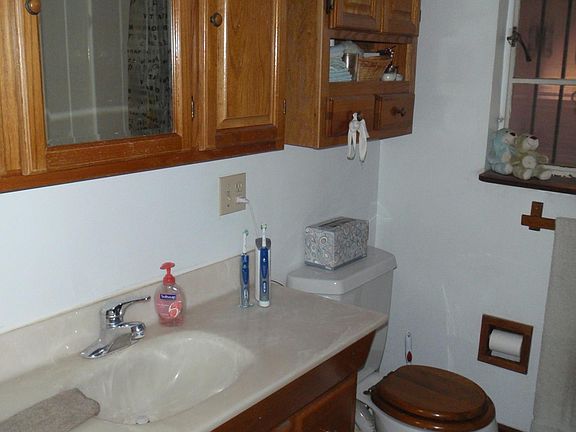 Full sized bathtub, not showing