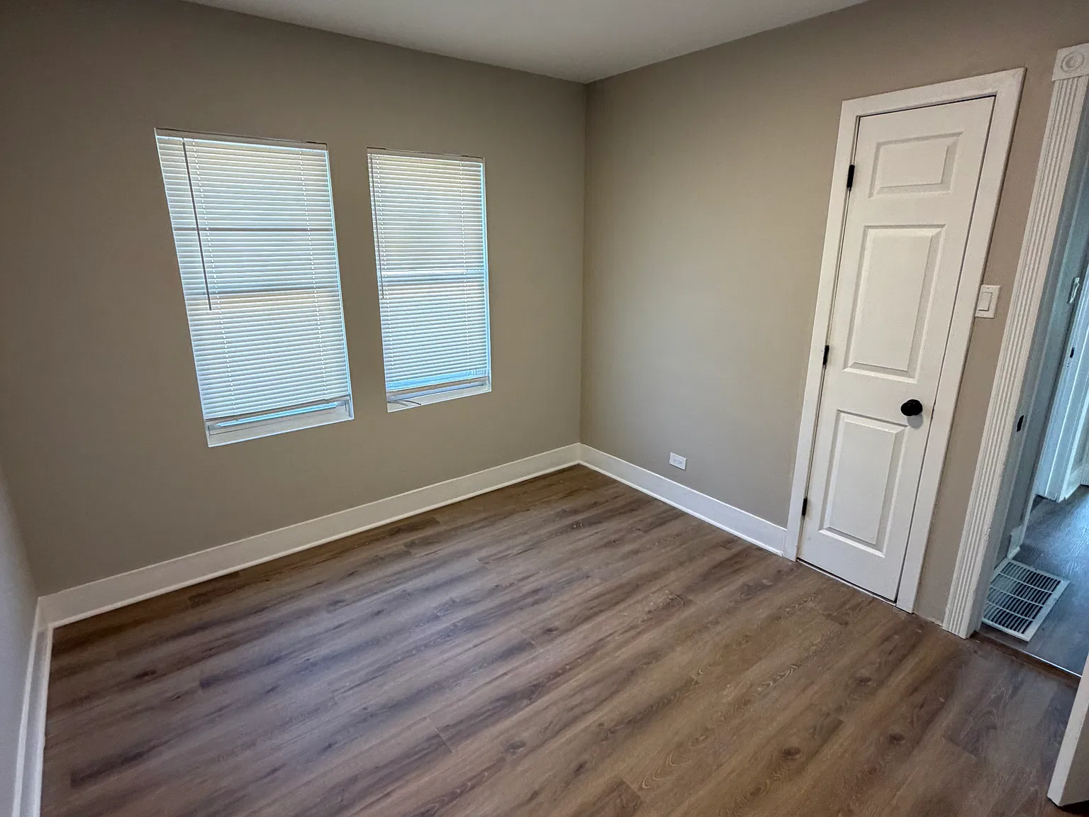 5 bed, 1004 sqft, $3,000 — Photo 4