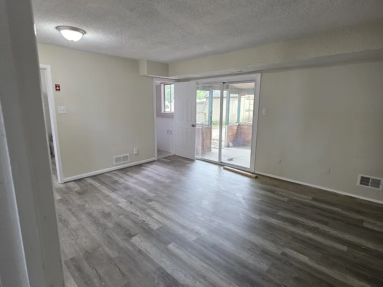 115 Village Dr — Photo 3