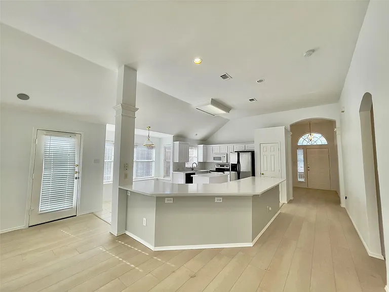 11002 Tree Shadow Ln — Photo 10