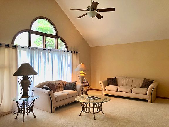 3rd image of 16940 S Meadowcrest Dr