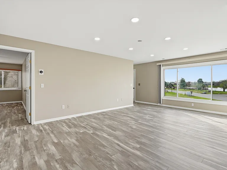 408 Country Club Dr — Photo 6