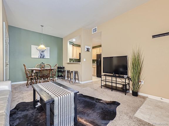 4th image of 2848 Syracuse Street #127