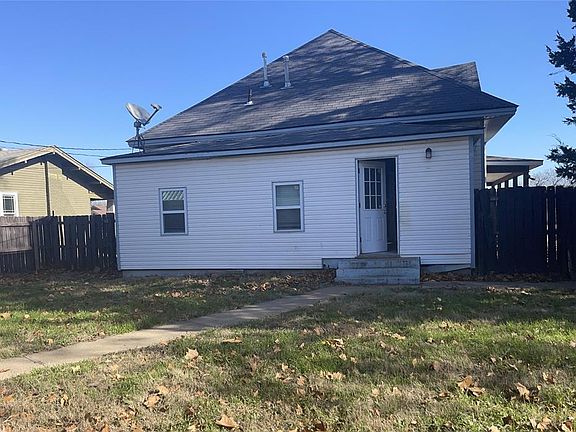 3rd image of 702 N Beard Ave