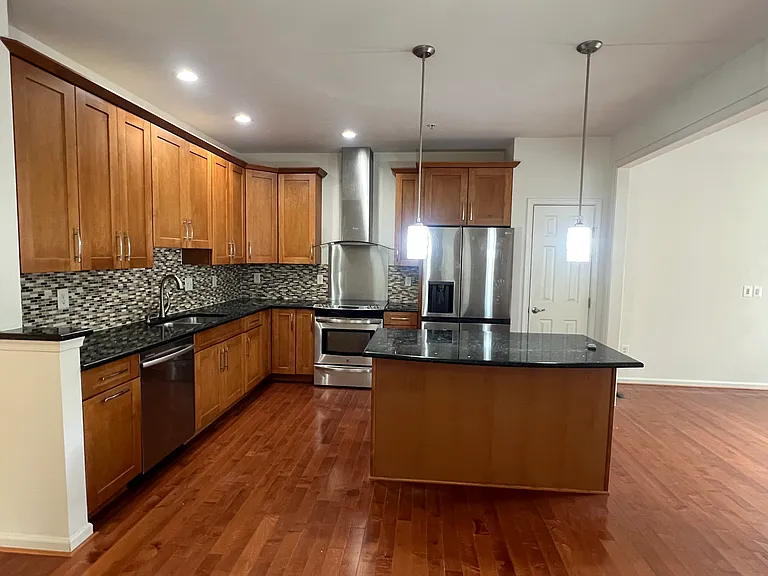 2115 Harrow Dr — Photo 3