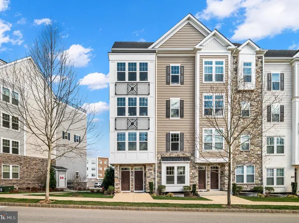 211 Charles Ellis Dr, Newtown Square, PA 19073