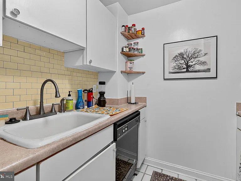 1736 18th St NW #T2 — Photo 8