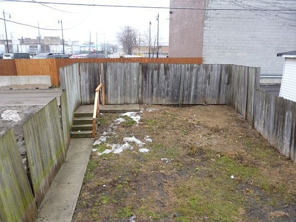 3rd image of 3750 S Emerald Ave #1