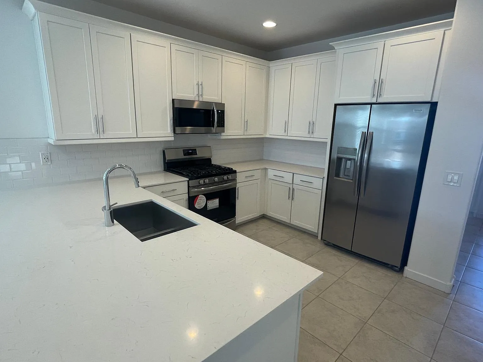 5 bed, 2500 sqft, $2,595 — Photo 4