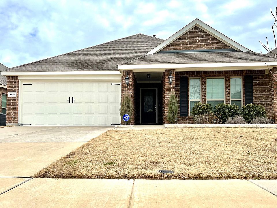 1st image of 1025 Lake Woodland Dr