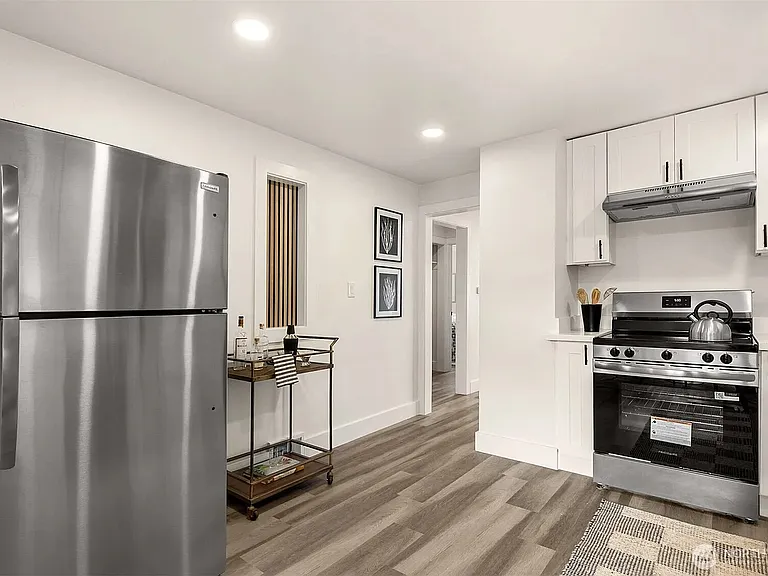 935 N 92nd St — Photo 5