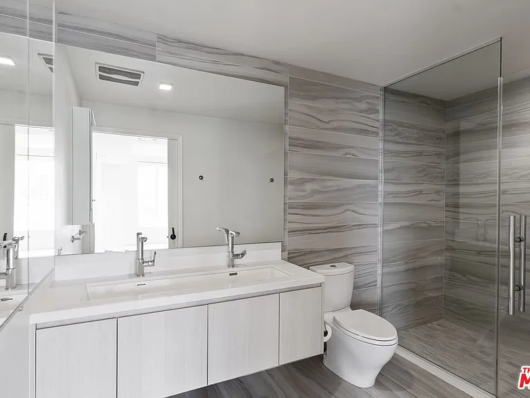 1050 S Grand Ave #1410 — Photo 16