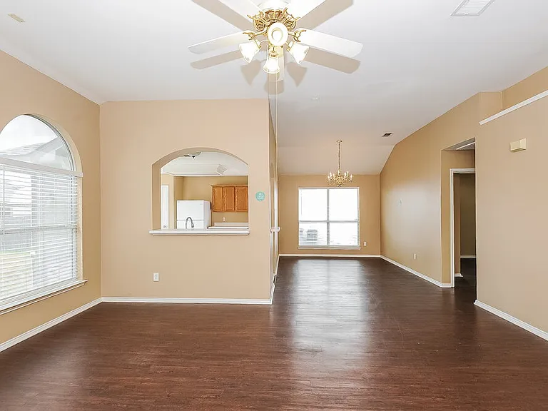 1626 Redwood Dr — Photo 5