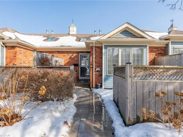 175 Fiddlers Green Rd #3, Hamilton, ON L9G 4X7