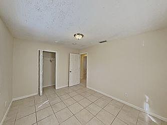 3rd image of 4886 Prince Dr