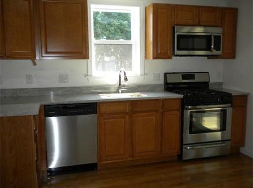 4th image of 42 Concord Ave
