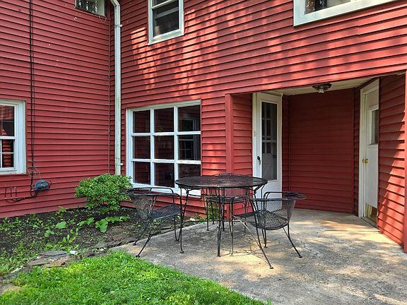 3rd image of 253 E Dark Hollow Rd APT 1