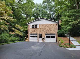 303 Rosewood Ln, Hendersonville, NC 28791