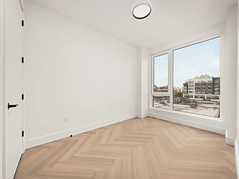 34-16 38th St #726 — Photo 7