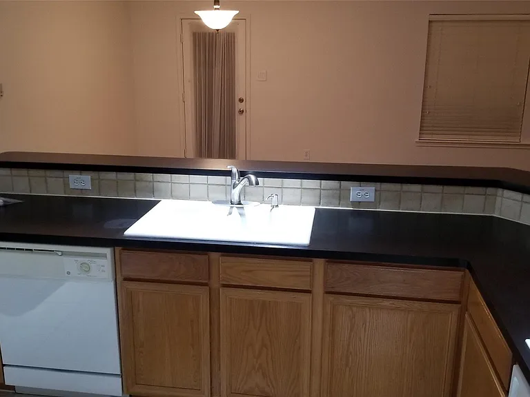 935 Rock Springs Dr — Photo 18